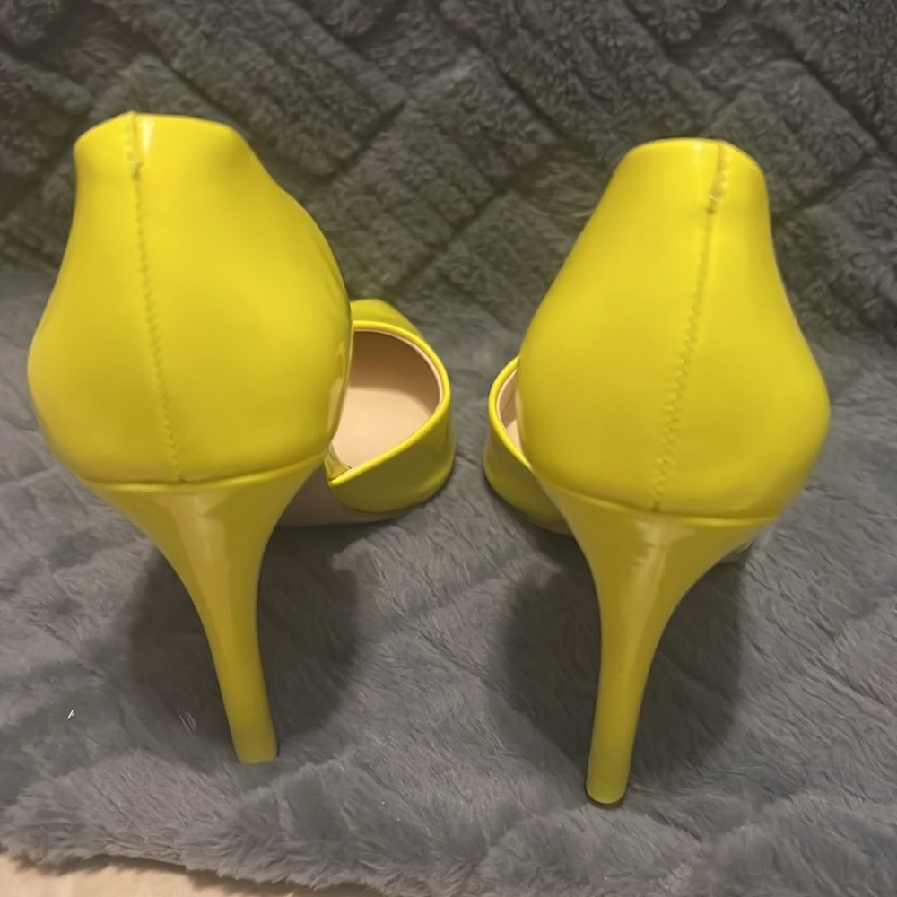 Jessica Simpson yellow heels - Picture 7 of 8